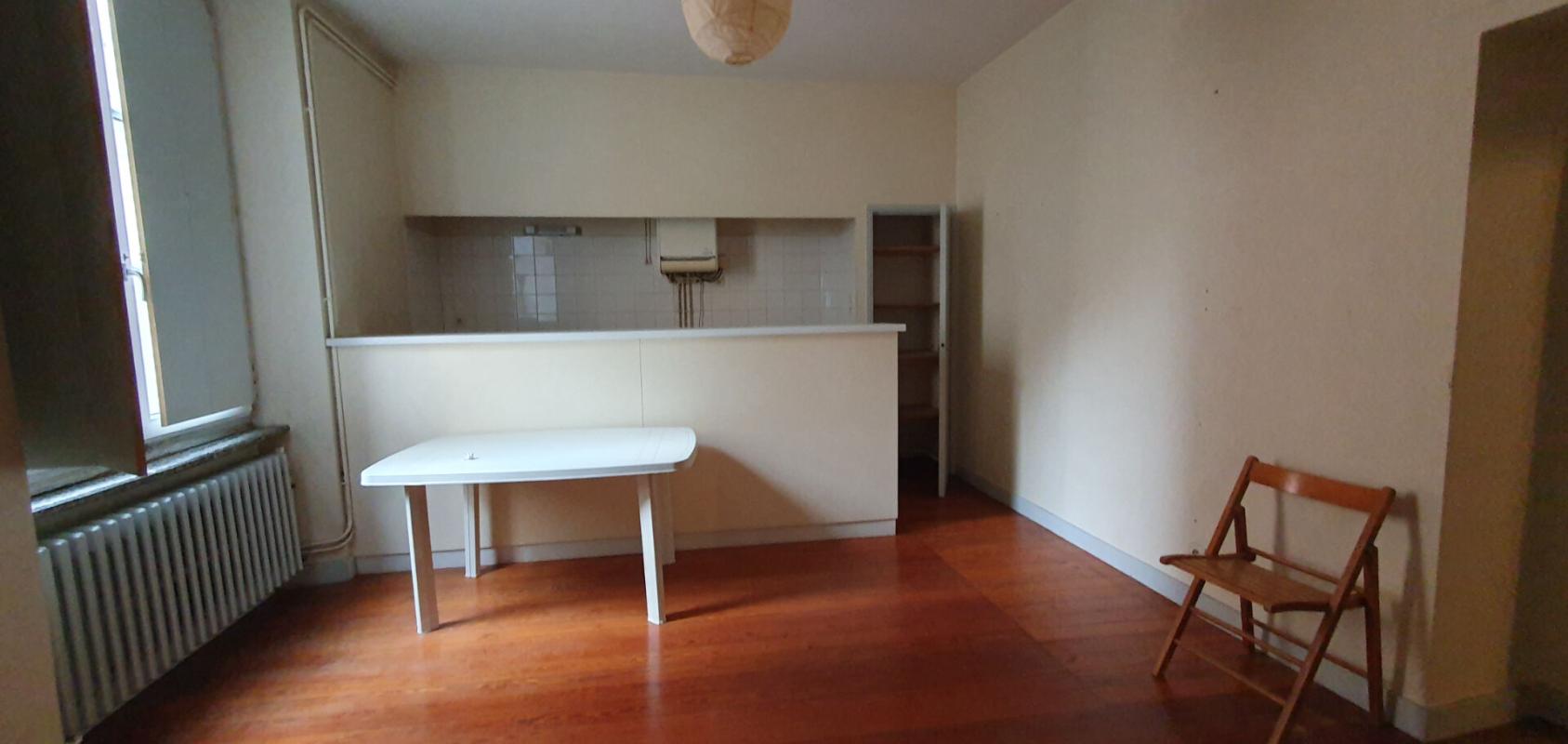 CARCASSONNE EXCLUSIVITE ! Investissez dans l'histoire ! Un hôtel particulier avec tour classée du XVe siècle, 7 appartements, un local commercial loué et une cour intérieure pleine de charme. Un bien unique à Carcassonne 6