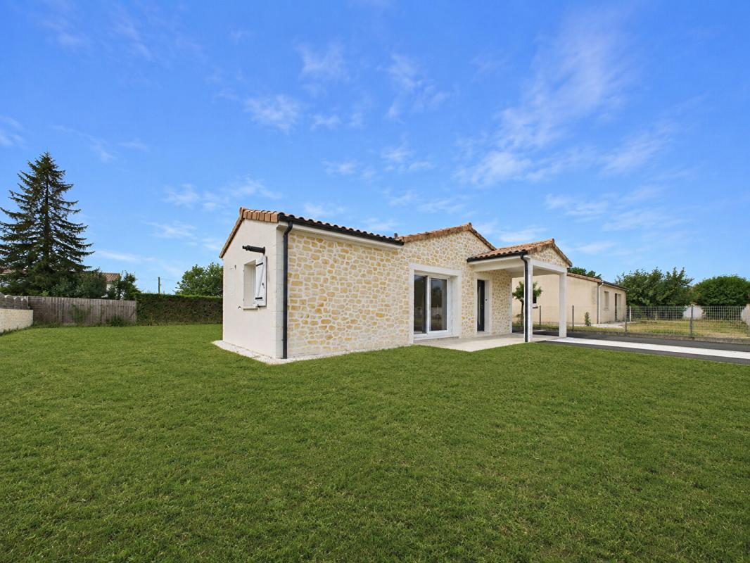 LUSIGNAN Maison neuve plain pied de 113 m2 à St Sauvant , 3 chambres , terrain de 741 m2 , garage 13
