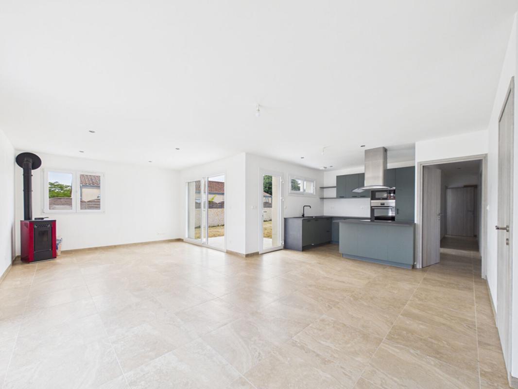 LUSIGNAN Maison neuve plain pied de 113 m2 à St Sauvant , 3 chambres , terrain de 741 m2 , garage 2