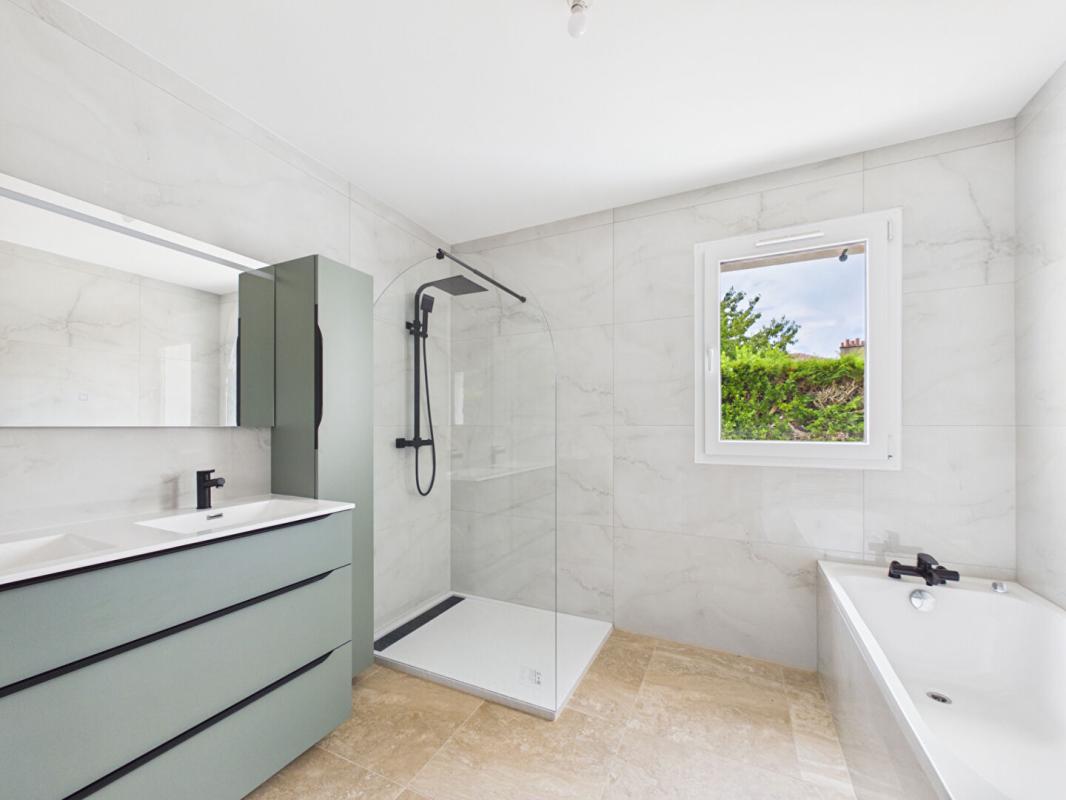LUSIGNAN Maison neuve plain pied de 113 m2 à St Sauvant , 3 chambres , terrain de 741 m2 , garage 7
