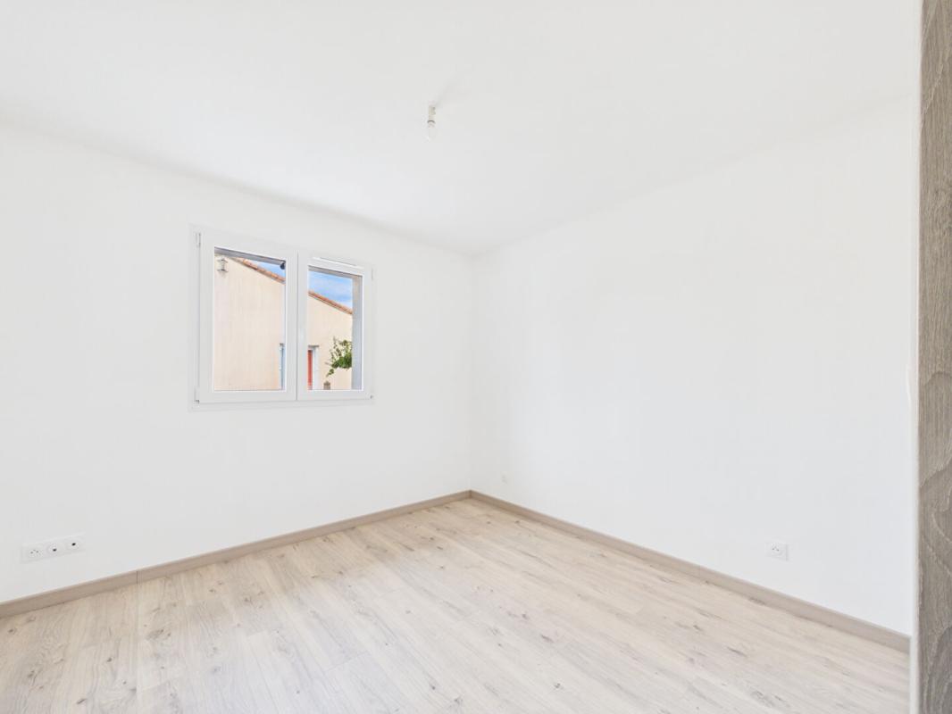LUSIGNAN Maison neuve plain pied de 113 m2 à St Sauvant , 3 chambres , terrain de 741 m2 , garage 8