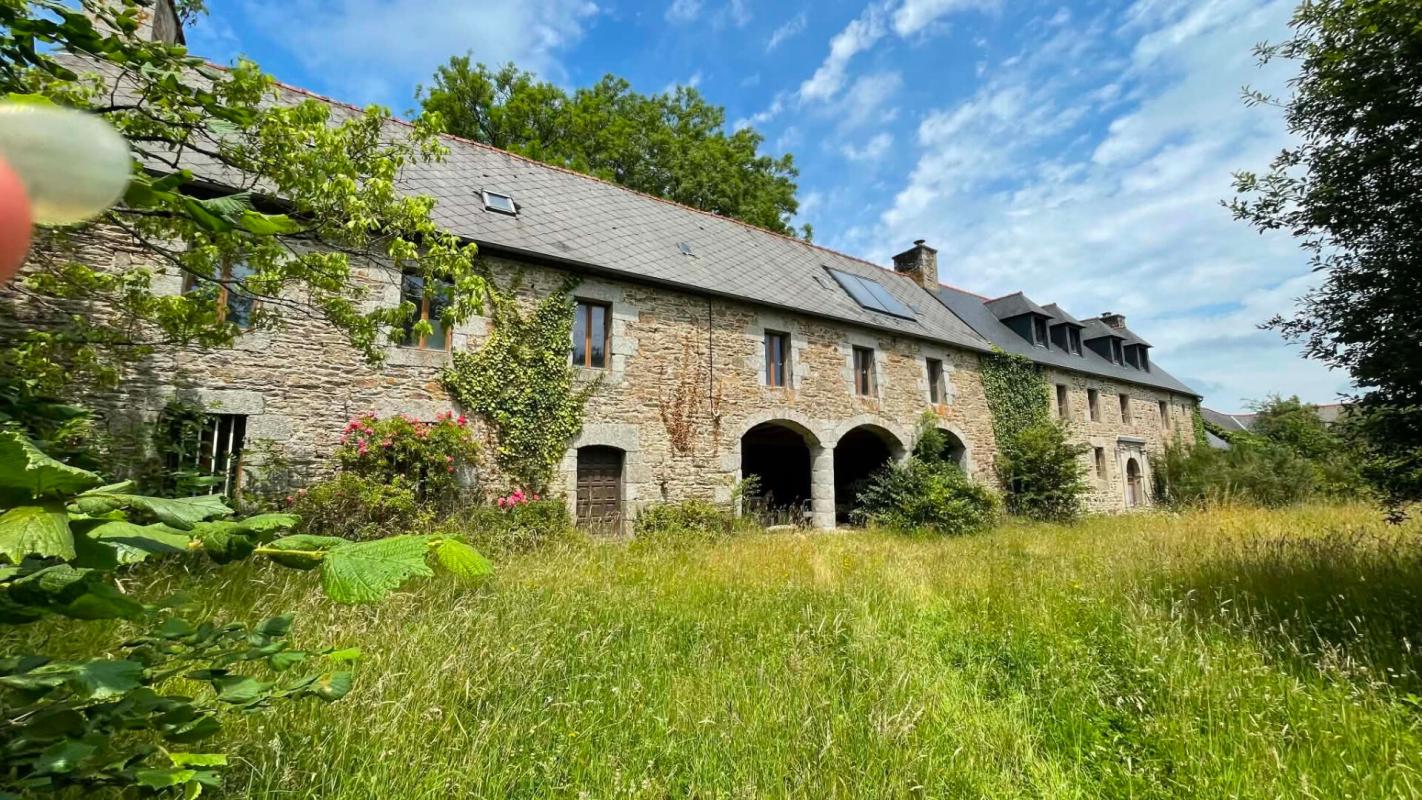PEDERNEC Bien Atypique 700 m2 1