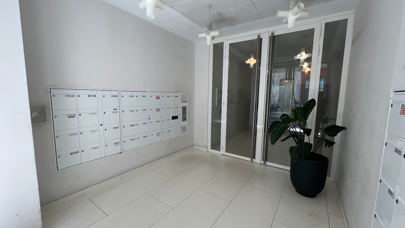 PARIS-19E-ARRONDISSEMENT Beau 2 pièces avec terrasse dans bel immeuble récent 11