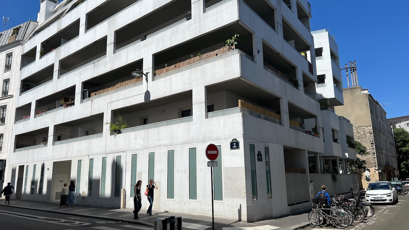 PARIS-19E-ARRONDISSEMENT Beau 2 pièces avec terrasse dans bel immeuble récent 13