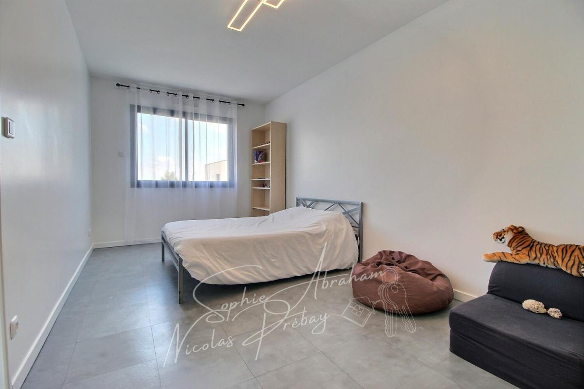 TOURY Maison contemporaine BBC , 3 chambres, garage de 48 m², jardin avec piscine 10