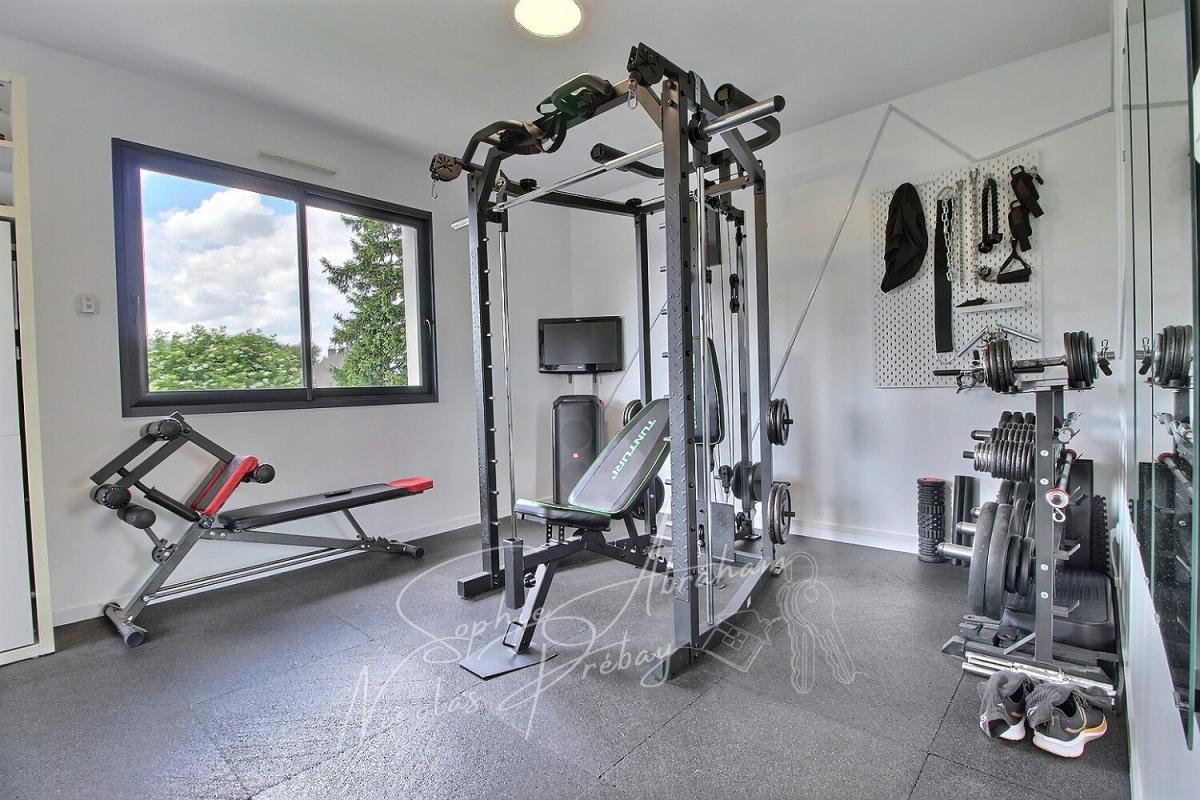 TOURY Maison contemporaine BBC , 3 chambres, garage de 48 m², jardin avec piscine 11