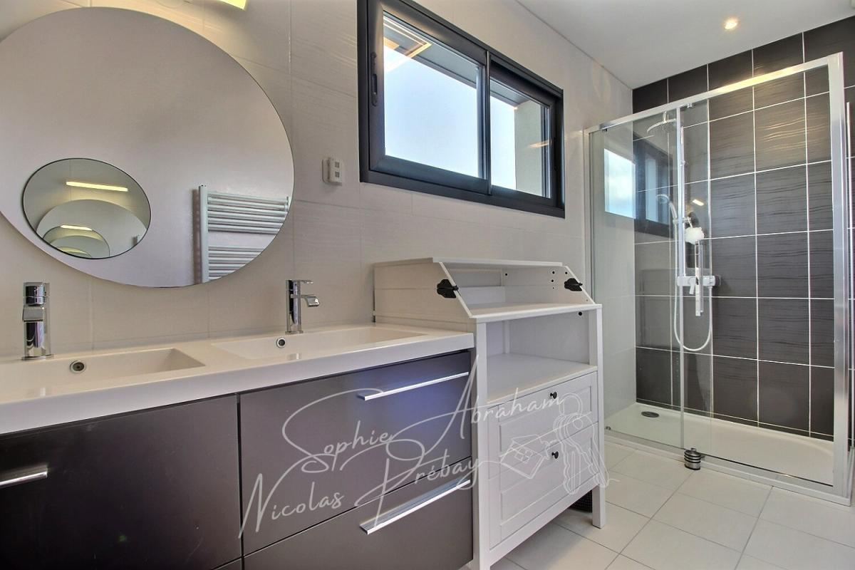 TOURY Maison contemporaine BBC , 3 chambres, garage de 48 m², jardin avec piscine 12