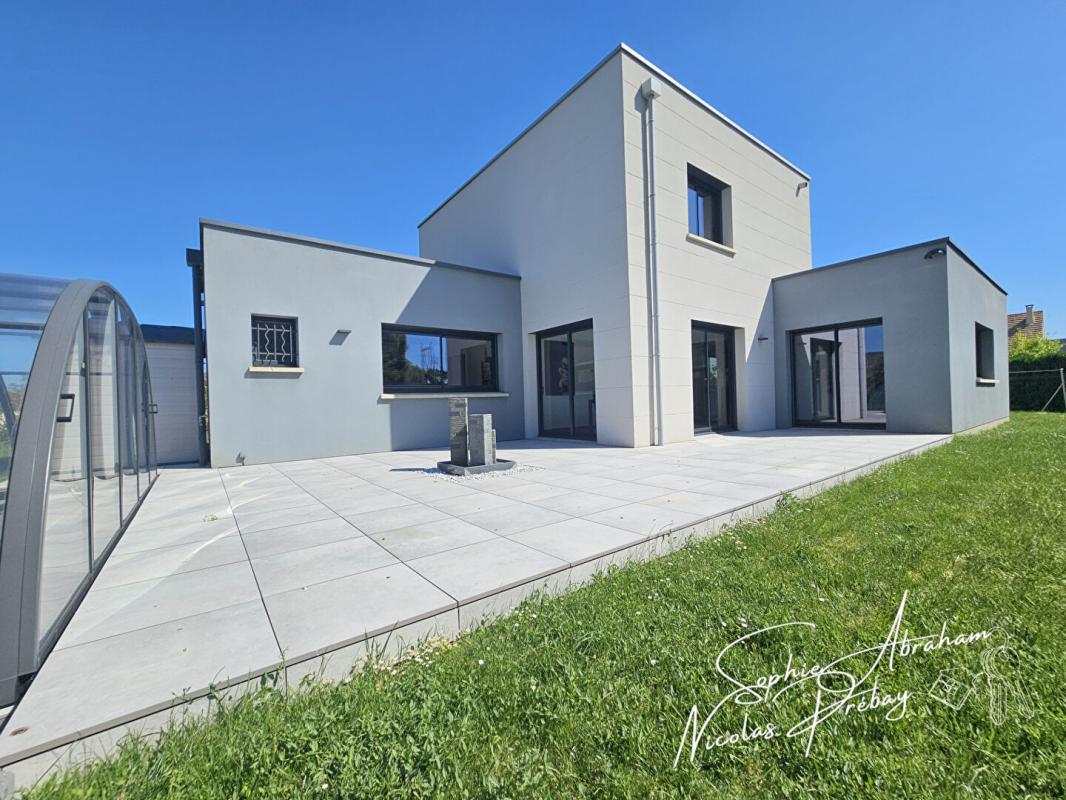 TOURY Maison contemporaine BBC , 3 chambres, garage de 48 m², jardin avec piscine 2