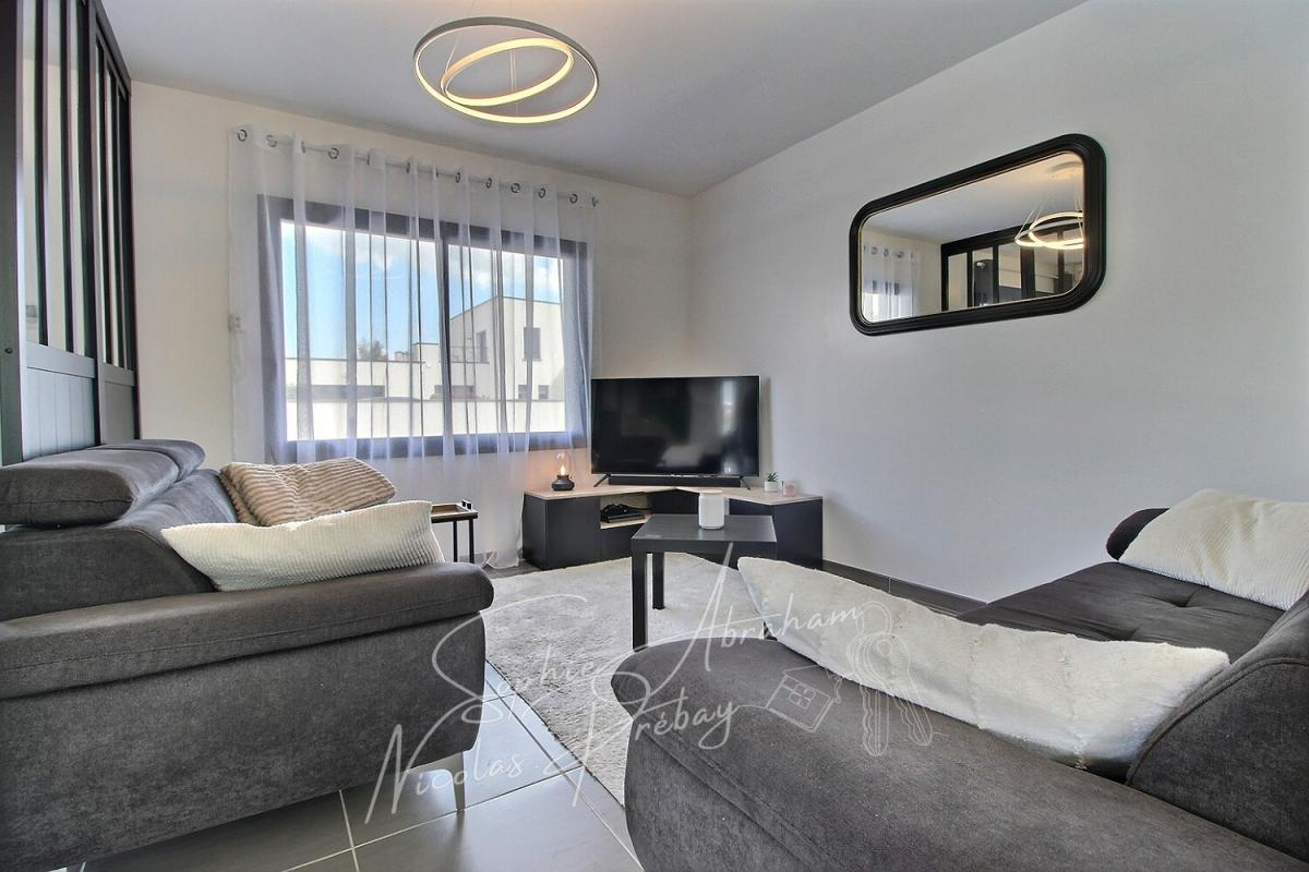 TOURY Maison contemporaine BBC , 3 chambres, garage de 48 m², jardin avec piscine 4