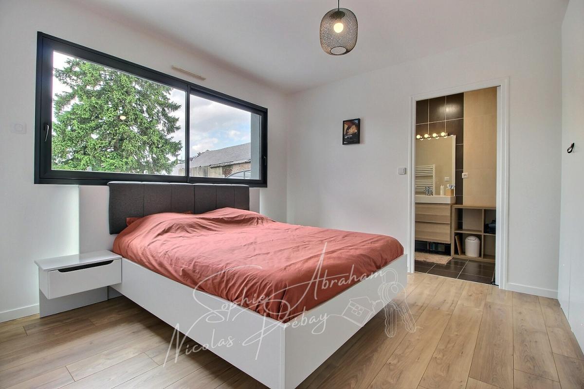 TOURY Maison contemporaine BBC , 3 chambres, garage de 48 m², jardin avec piscine 7