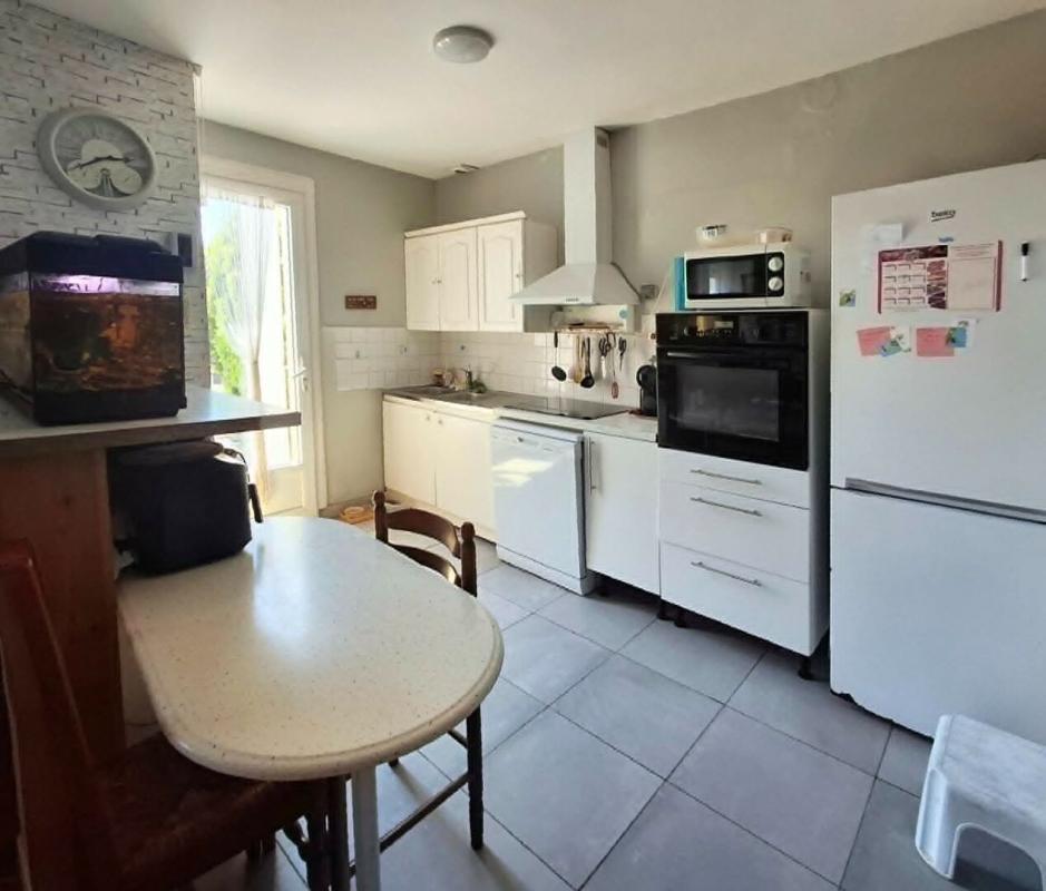 SAINT-CHRISTOLY-DE-BLAYE Maison de plain-pied avec grand garage, jardin et panneaux solaires - Saint-Christoly-de-Blaye (33920) 5