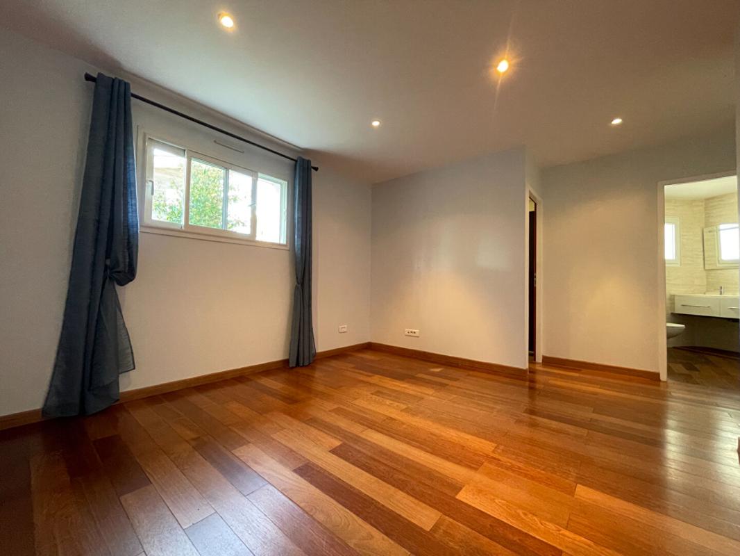PESSAC Maison Pessac 7 pièce(s) 5 CHAMBRES + BUREAU 194 m2 12