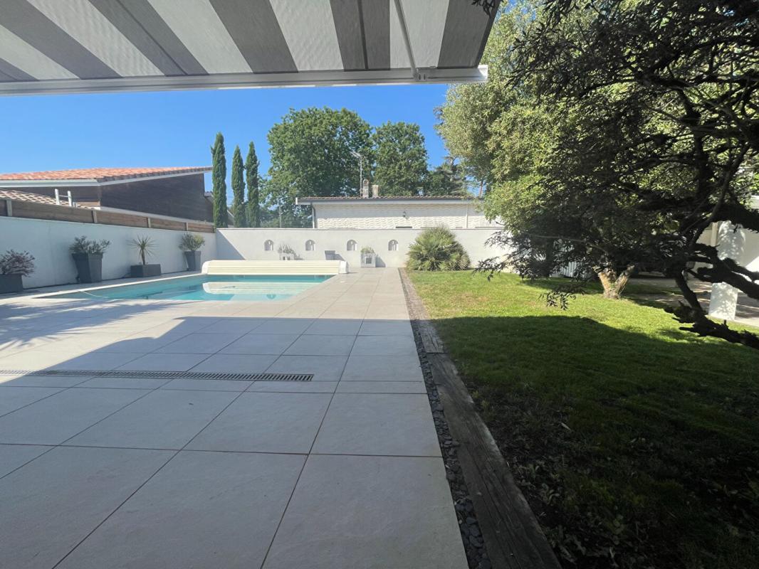 PESSAC Maison Pessac 7 pièce(s) 5 CHAMBRES + BUREAU 194 m2 2