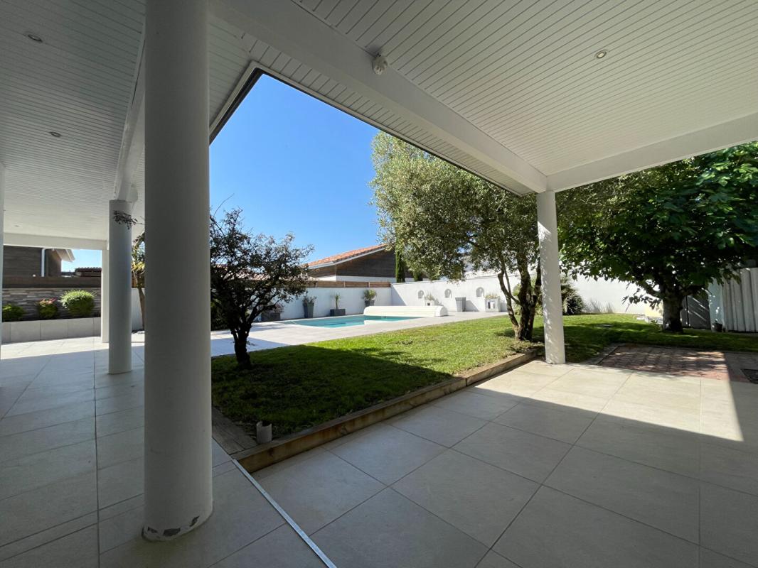 PESSAC Maison Pessac 7 pièce(s) 5 CHAMBRES + BUREAU 194 m2 3