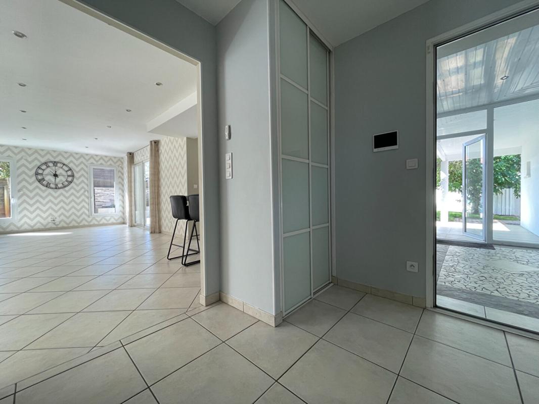 PESSAC Maison Pessac 7 pièce(s) 5 CHAMBRES + BUREAU 194 m2 6