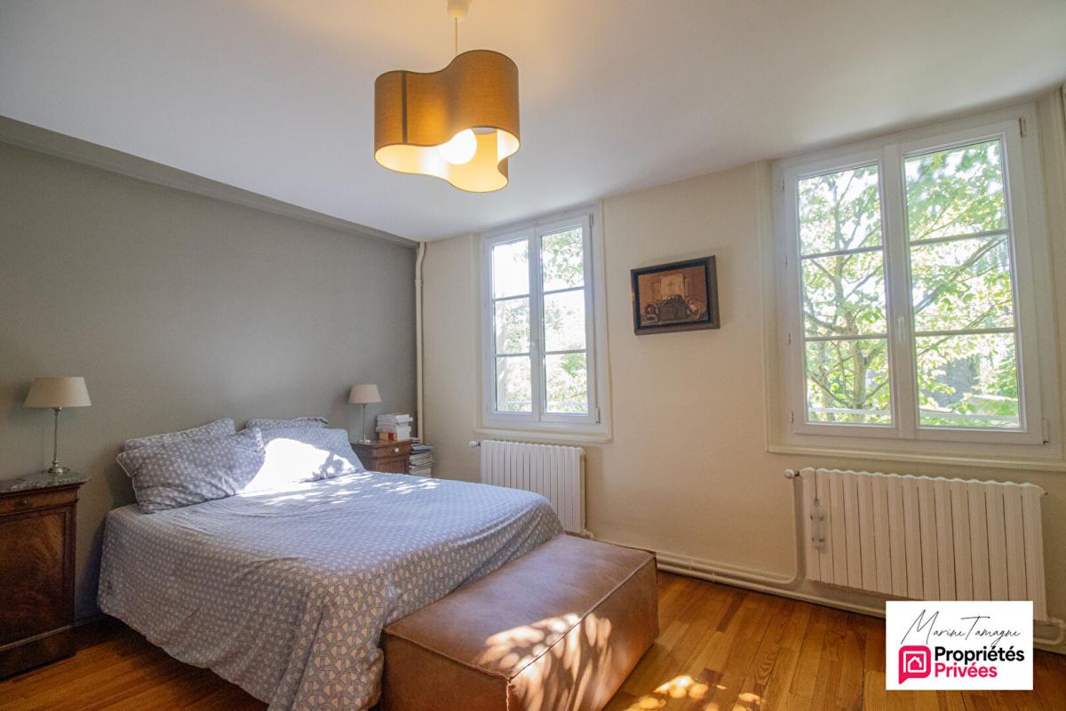 FLEURINES FLEURINES : DEMEURE DE CARACTÈRE DE 270 M² avec PISCINE CHAUFFÉE et GRAND JARDIN 10
