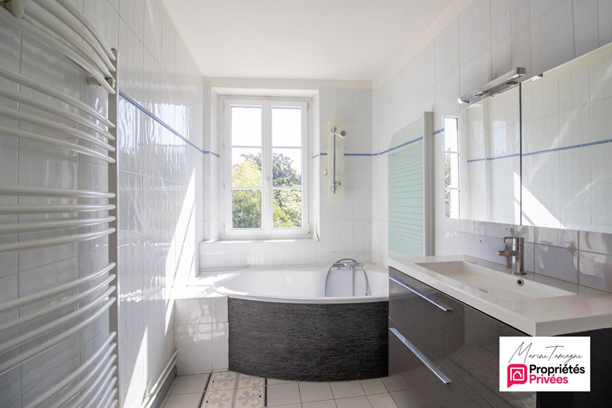 FLEURINES FLEURINES : DEMEURE DE CARACTÈRE DE 270 M² avec PISCINE CHAUFFÉE et GRAND JARDIN 14