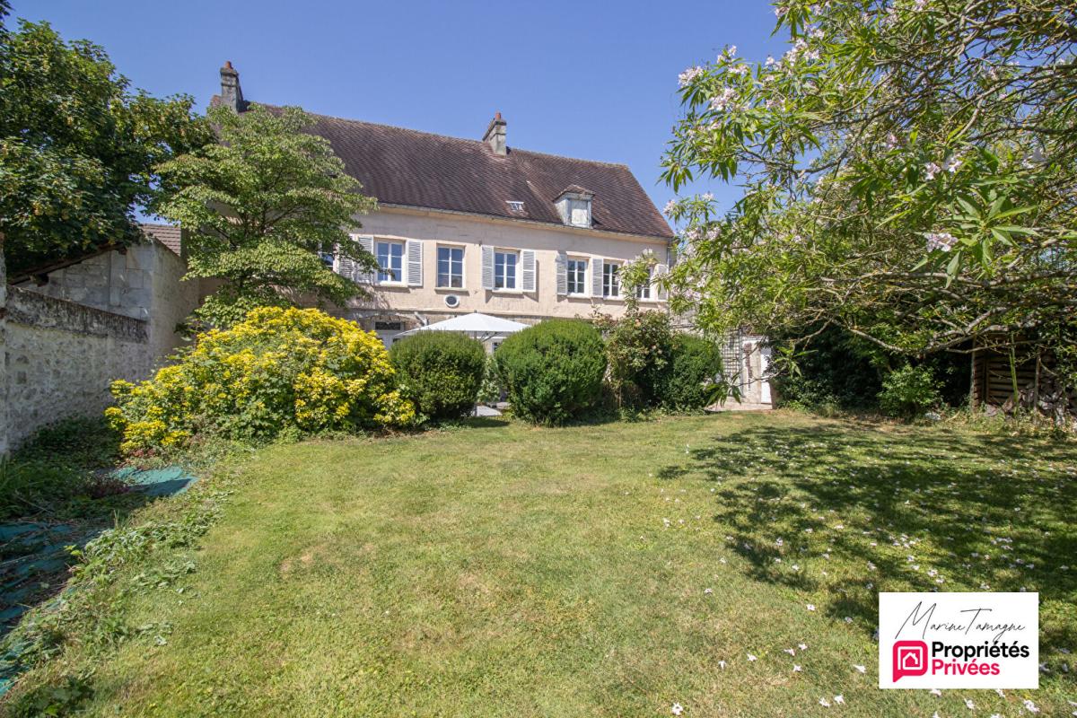 FLEURINES FLEURINES : DEMEURE DE CARACTÈRE DE 270 M² avec PISCINE CHAUFFÉE et GRAND JARDIN 17