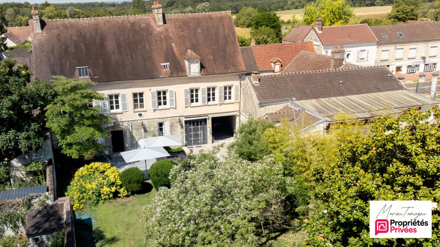 FLEURINES FLEURINES : DEMEURE DE CARACTÈRE DE 270 M² avec PISCINE CHAUFFÉE et GRAND JARDIN 2