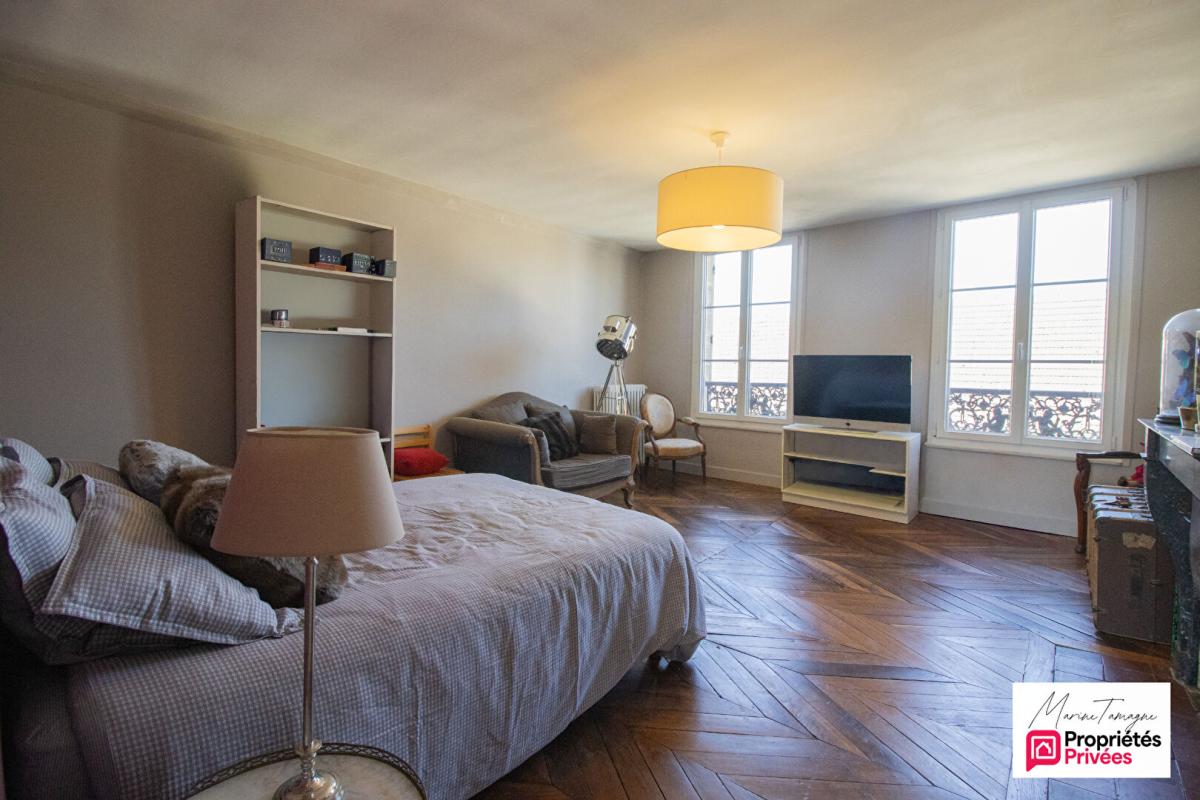 FLEURINES FLEURINES : DEMEURE DE CARACTÈRE DE 270 M² avec PISCINE CHAUFFÉE et GRAND JARDIN 9