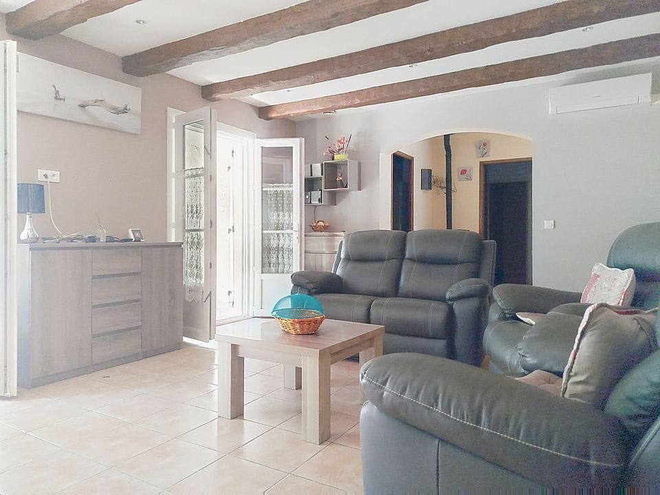 TAVERNES Maison Tavernes individuelle de plain-pied avec 2 garages 10