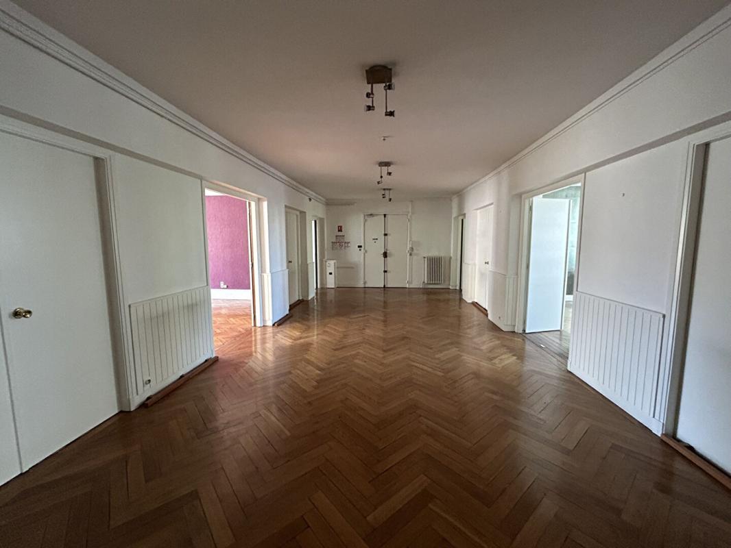 CLERMONT-FERRAND Appartement Clermont Ferrand 8 pièces 305 m2 10