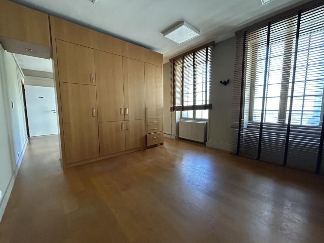 CLERMONT-FERRAND Appartement Clermont Ferrand 8 pièces 305 m2 12