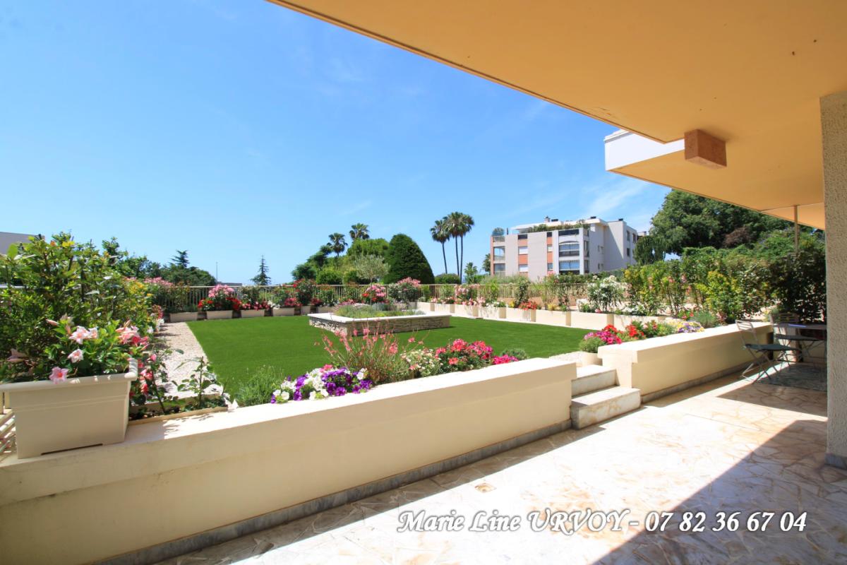 ANTIBES Appart T4 avec jardins privés, dans résidence de standing sécurisée avec piscine et tennis 4