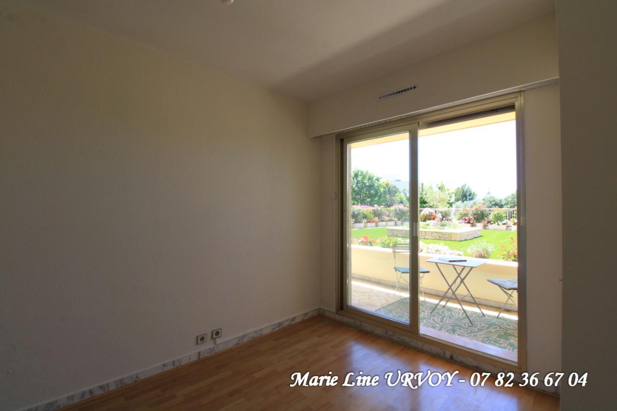 ANTIBES Appart T4 avec jardins privés, dans résidence de standing sécurisée avec piscine et tennis 6