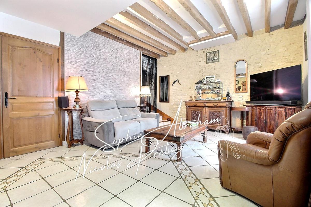 ANGERVILLE Exclusivité ! Maison en pierres sans travaux de 4 pièces, 3 chambres 1