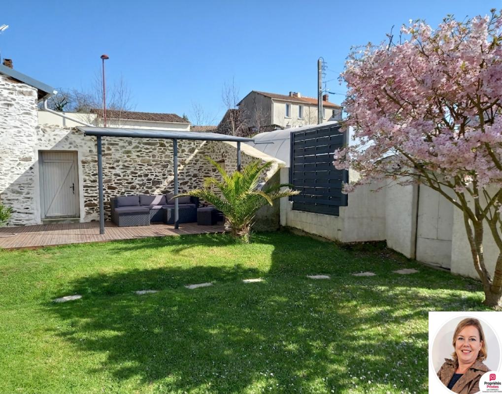 CHAUDRON-EN-MAUGES Maison 184 m² env.- 5 chambres -2 garages - abris et jardin 1