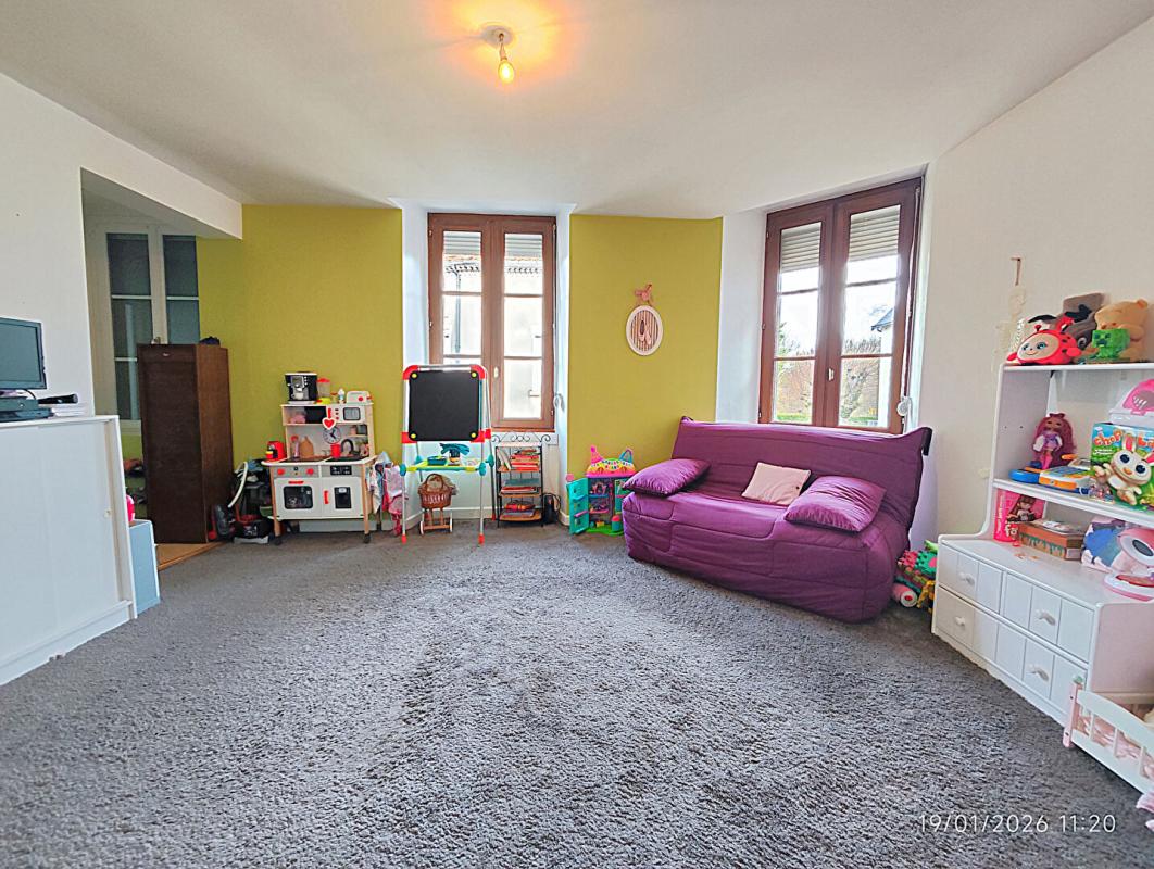 CHAUDRON-EN-MAUGES Maison 184 m² env.- 5 chambres -2 garages - abris et jardin 11
