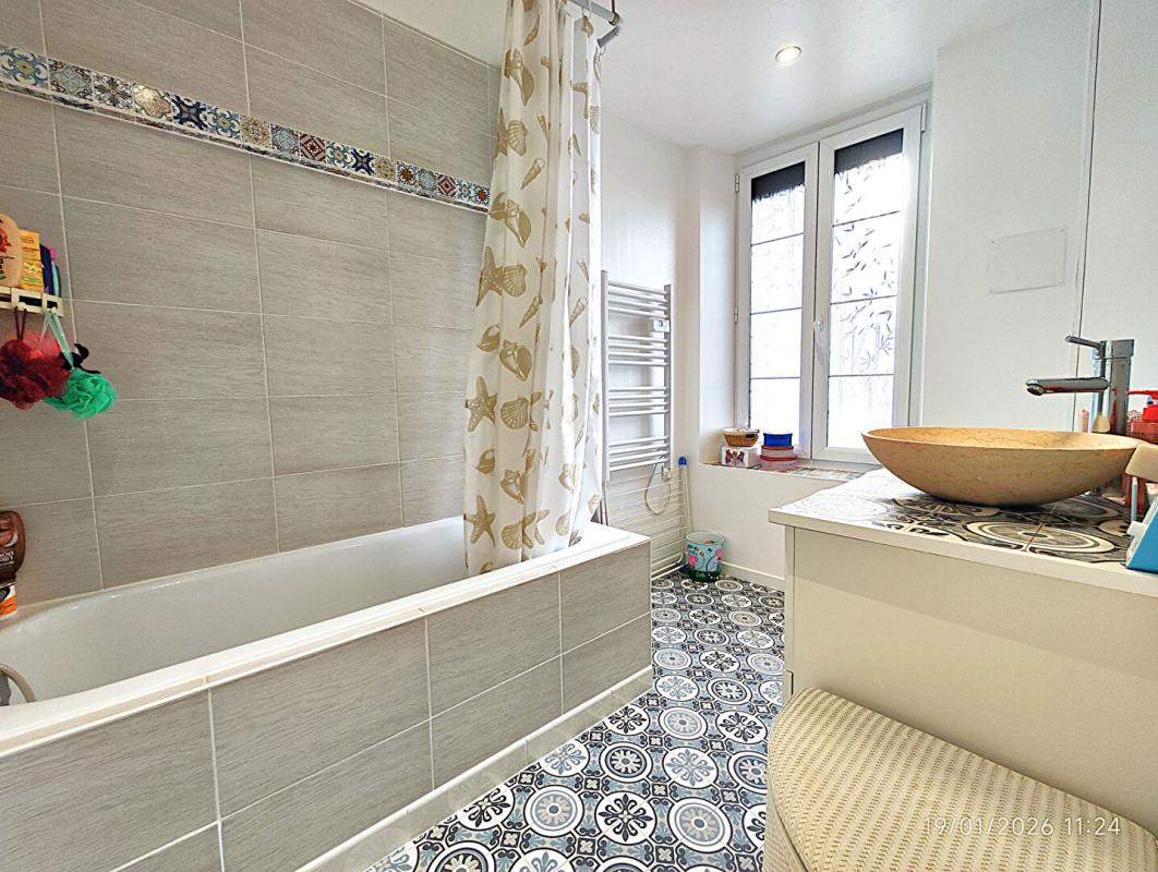 CHAUDRON-EN-MAUGES Maison 184 m² env.- 5 chambres -2 garages - abris et jardin 13