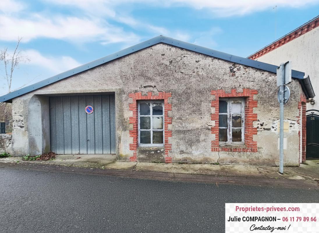 CHAUDRON-EN-MAUGES Maison 184 m² env.- 5 chambres -2 garages - abris et jardin 18