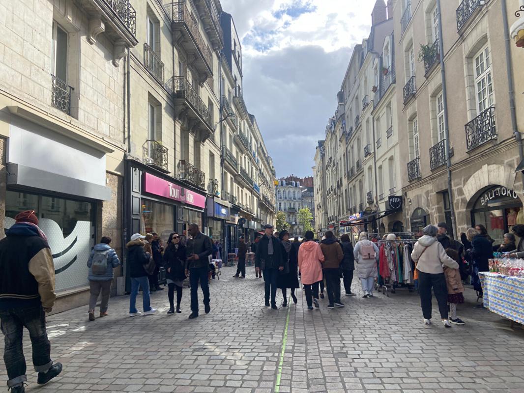 NANTES 44000 NANTES - LOCAL COMMERCIAL A LOUER 182 M² 7