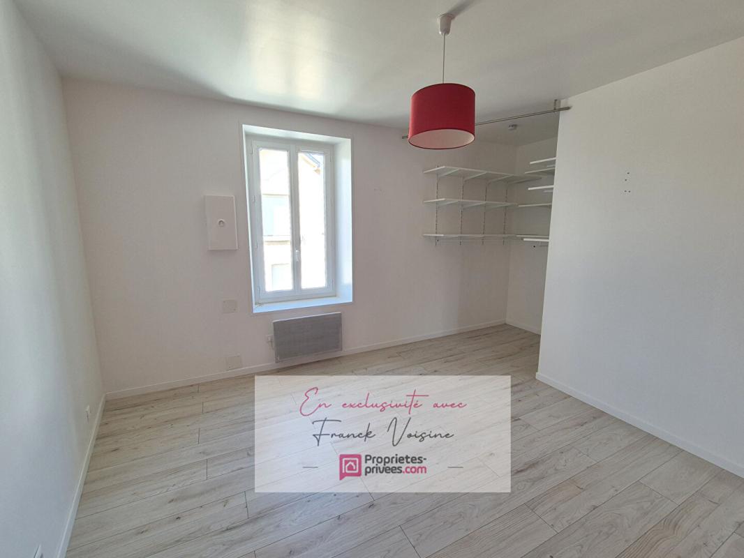 LES HERBIERS A VENDRE en Exclusivité aux Herbiers, Maison de ville de 65 m2 avec 2 chambres et cour fermée 12