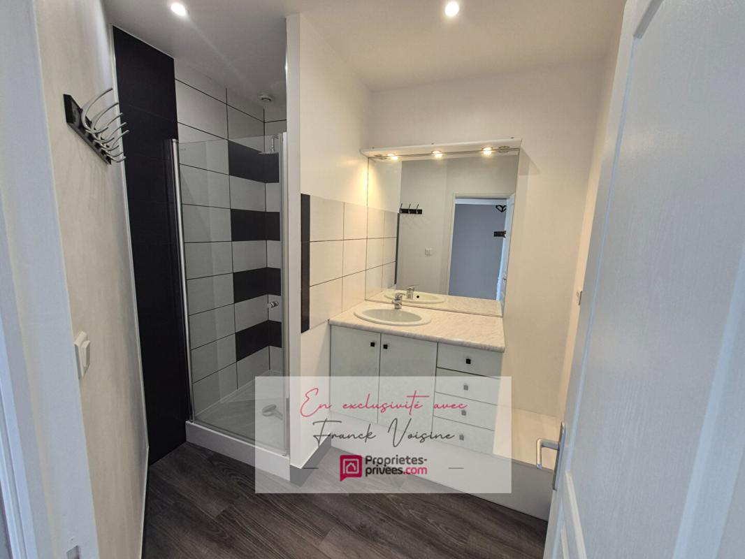 LES HERBIERS A VENDRE en Exclusivité aux Herbiers, Maison de ville de 65 m2 avec 2 chambres et cour fermée 15