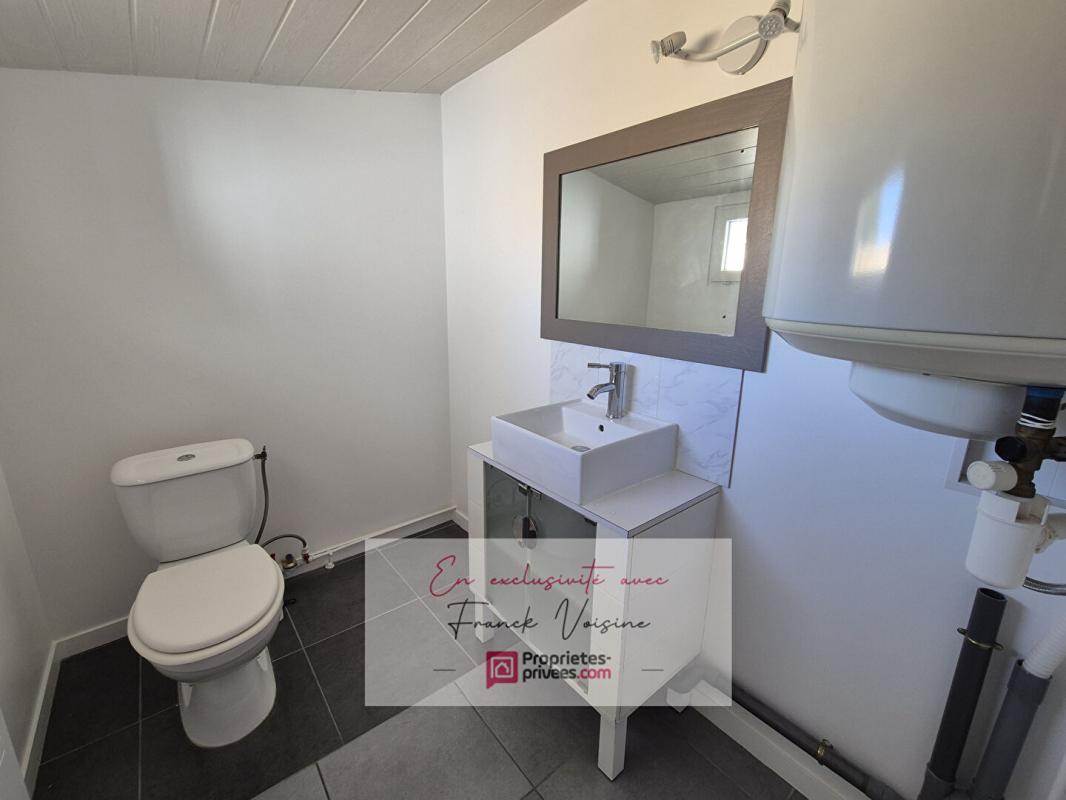 LES HERBIERS A VENDRE en Exclusivité aux Herbiers, Maison de ville de 65 m2 avec 2 chambres et cour fermée 16