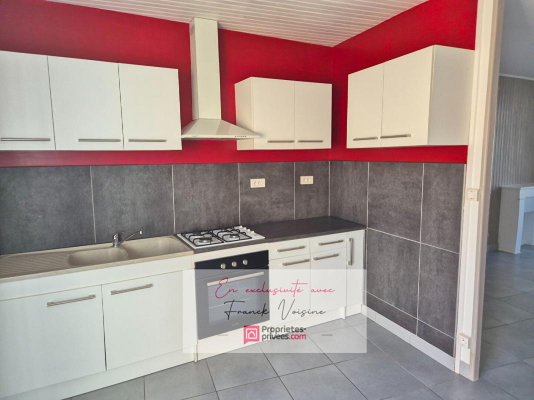 LES HERBIERS A VENDRE en Exclusivité aux Herbiers, Maison de ville de 65 m2 avec 2 chambres et cour fermée 18