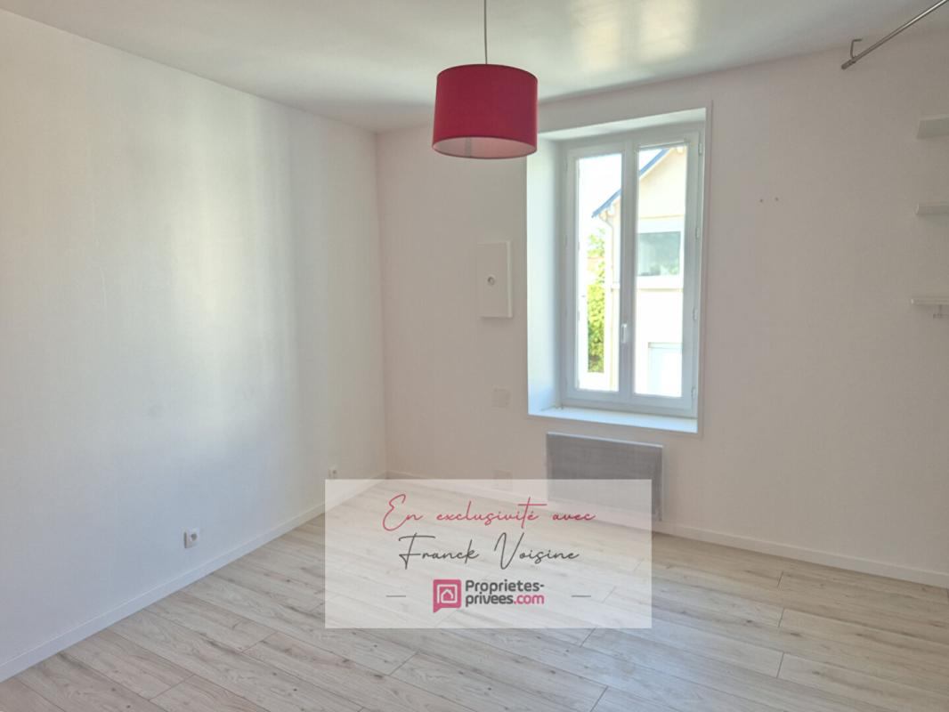 LES HERBIERS A VENDRE en Exclusivité aux Herbiers, Maison de ville de 65 m2 avec 2 chambres et cour fermée 5