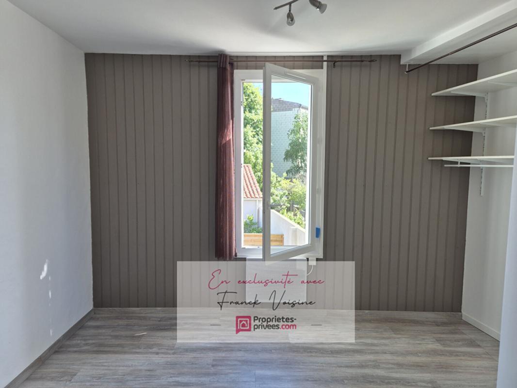 LES HERBIERS A VENDRE en Exclusivité aux Herbiers, Maison de ville de 65 m2 avec 2 chambres et cour fermée 7