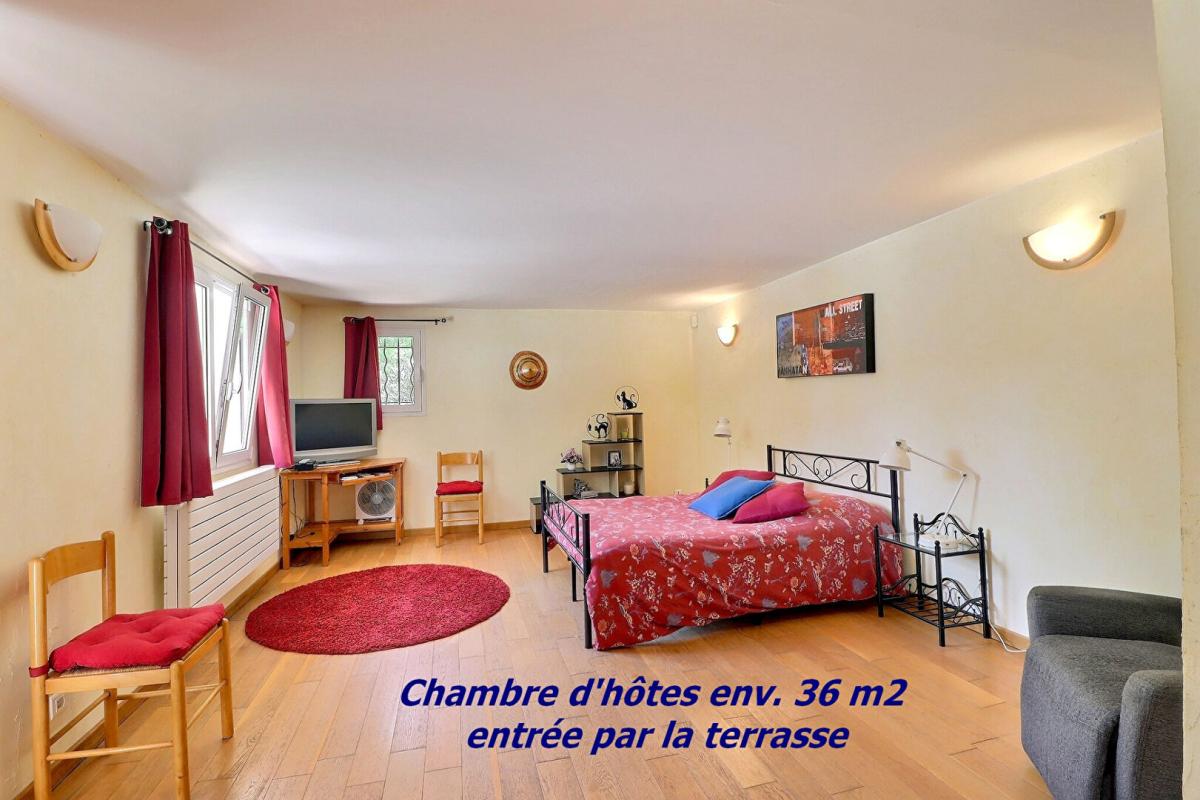 EVENOS Propriété à Evenos (83330) 10 pièces 293 m2 - deux maisons sur  une parcelle de 69215 m2 13