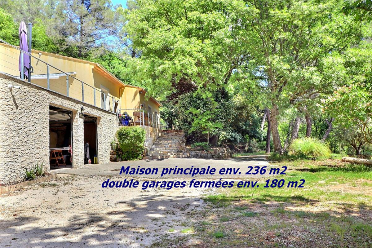 EVENOS Propriété à Evenos (83330) 10 pièces 293 m2 - deux maisons sur  une parcelle de 69215 m2 2