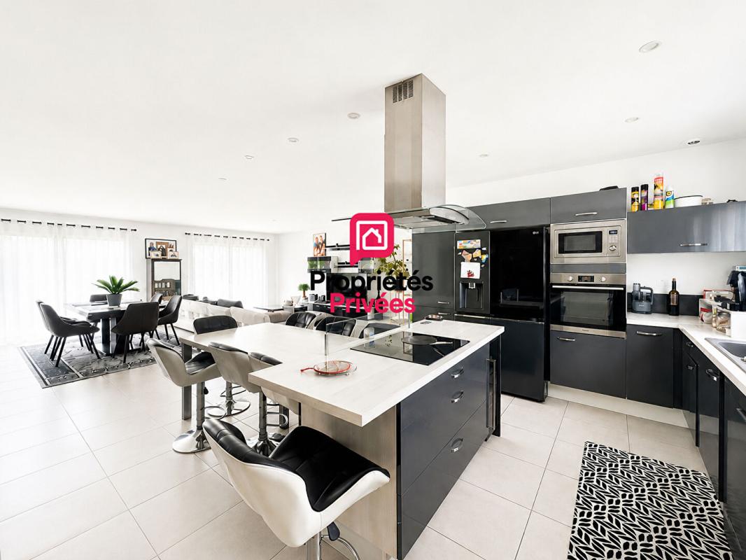 BAZAS Maison contemporaine 4 chambres avec piscine et terrain constructible 8