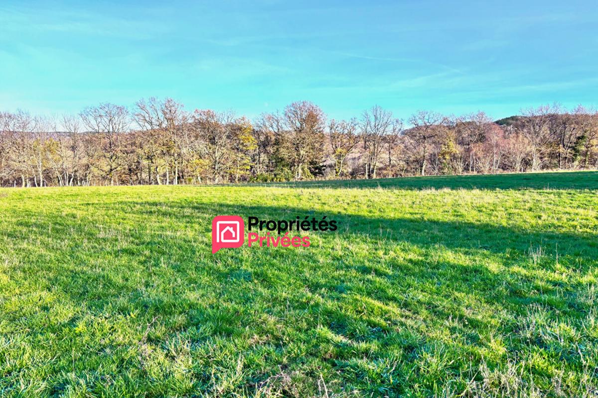 CHAPDES-BEAUFORT Terrain constructible à vendre centre de Chapdes Beaufort 1810 m2 1