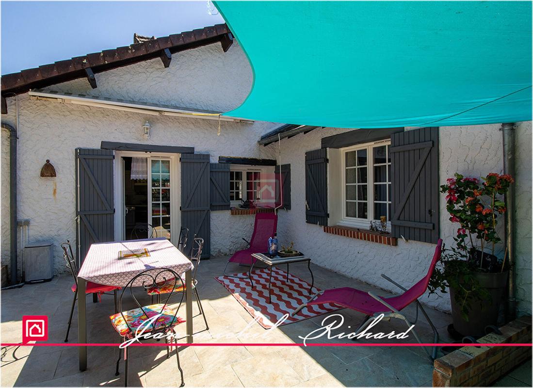 LASSAY-SUR-CROISNE Maison Lassay Sur Croisne 8 pièce(s) 240 m2 14
