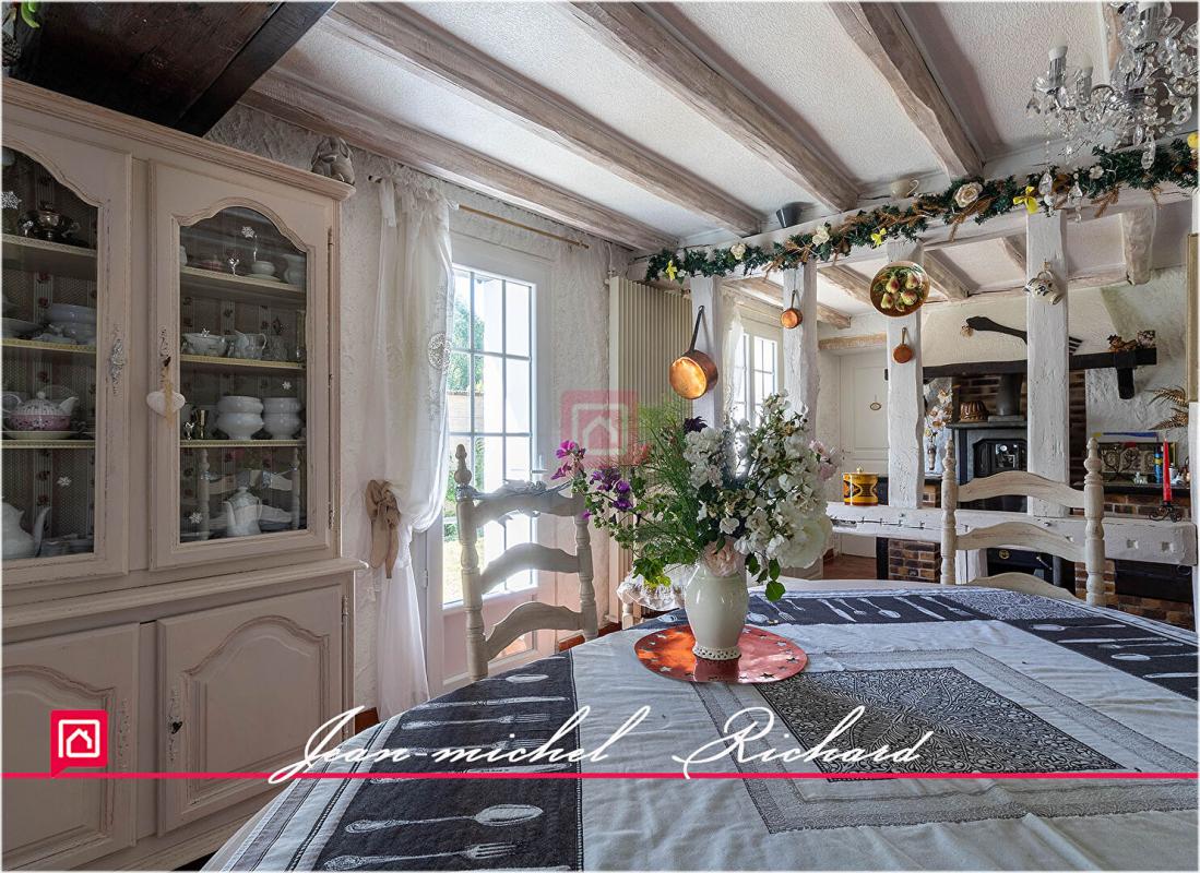LASSAY-SUR-CROISNE Maison Lassay Sur Croisne 8 pièce(s) 240 m2 2