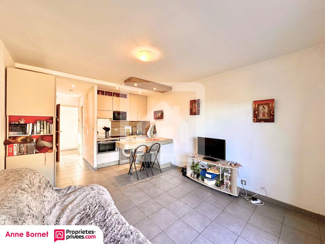 PEYMEINADE Studio 24 m2, terrasse, parc de 4 hectares, parkings 2
