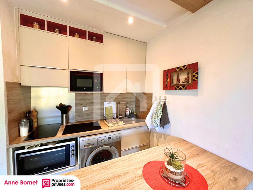 PEYMEINADE Studio 24 m2, terrasse, parc de 4 hectares, parkings 5