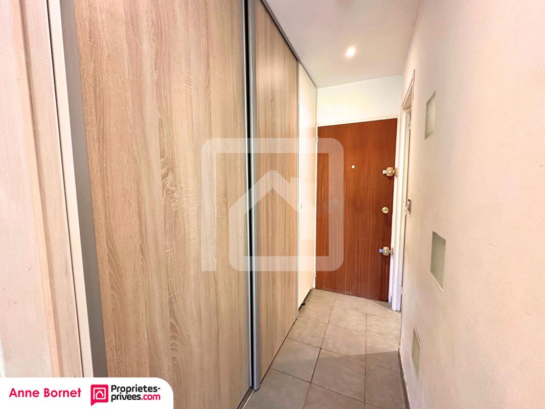 PEYMEINADE Studio 24 m2, terrasse, parc de 4 hectares, parkings 7